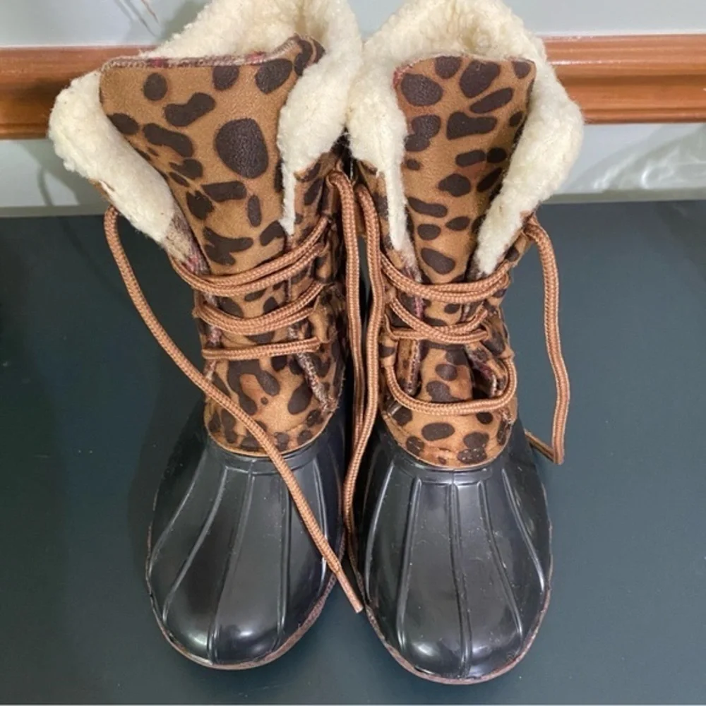 Jessica‎ Carlyle Duck Boots Big Girl Size 2 Color Black  Leopard Print￼